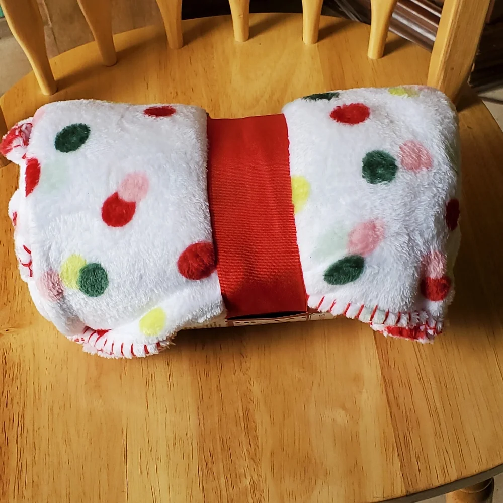 Polka Dot Fleece Throw 50